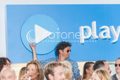  05.08.2015 WARSAWA<br />
PREZENTACJA JESIENNEJ OFERTY PROGRAMOWEJ TVN<br />
N/Z KUBA WOJEWODZKI SPADAJACE LOGO TVN PLAYER<br />
 