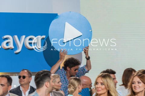  05.08.2015 WARSAWA<br />
PREZENTACJA JESIENNEJ OFERTY PROGRAMOWEJ TVN<br />
N/Z KUBA WOJEWODZKI SPADAJACE LOGO TVN PLAYER<br />
 