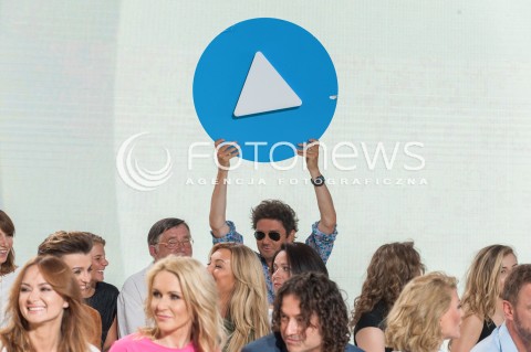  05.08.2015 WARSAWA<br />
PREZENTACJA JESIENNEJ OFERTY PROGRAMOWEJ TVN<br />
N/Z KUBA WOJEWODZKI SPADAJACE LOGO TVN PLAYER<br />
 