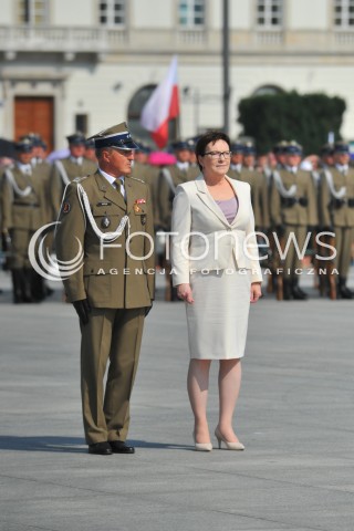  06.08.2015 WARSZAWA<br />INAUGURACJA PREZYDENTA RP ANDRZEJA DUDY<br />UROCZYSTOSC PRZYJECIA PRZEZ PREZYDENTA RP ZWIERZCHNICTWA NAD SILAMI ZBROJNYMI<br />N/Z PREMIER EWA KOPACZ<br /> 