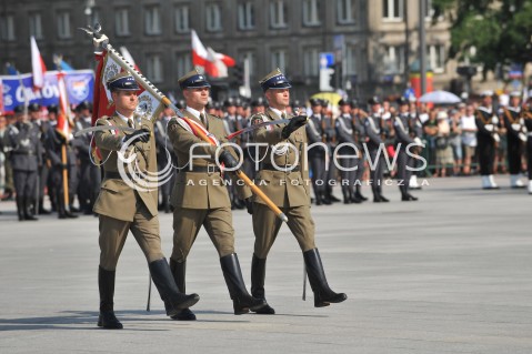  06.08.2015 WARSZAWA<br />INAUGURACJA PREZYDENTA RP ANDRZEJA DUDY<br />UROCZYSTOSC PRZYJECIA PRZEZ PREZYDENTA RP ZWIERZCHNICTWA NAD SILAMI ZBROJNYMI<br />N/Z ZOLNIERZE<br /> 