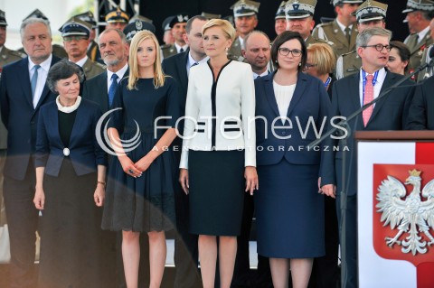 06.08.2015 WARSZAWA<br />INAUGURACJA PREZYDENTA RP ANDRZEJA DUDY<br />UROCZYSTOSC PRZYJECIA PRZEZ PREZYDENTA RP ZWIERZCHNICTWA NAD SILAMI ZBROJNYMI<br />N/Z RODZINA ANDRZEJA DUDY CORKA KINGA DUDA ZONA AGATA KORNHAUSER DUDA MATKA MAMA JANINA MILEWSKA DUDA OJCIEC JAN TADEUSZ DUDA<br /> 