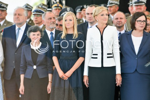  06.08.2015 WARSZAWA<br />INAUGURACJA PREZYDENTA RP ANDRZEJA DUDY<br />UROCZYSTOSC PRZYJECIA PRZEZ PREZYDENTA RP ZWIERZCHNICTWA NAD SILAMI ZBROJNYMI<br />N/Z RODZINA ANDRZEJA DUDY CORKA KINGA DUDA ZONA AGATA KORNHAUSER DUDA MATKA MAMA JANINA MILEWSKA DUDA OJCIEC JAN TADEUSZ DUDA<br /> 