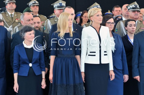  06.08.2015 WARSZAWA<br />INAUGURACJA PREZYDENTA RP ANDRZEJA DUDY<br />UROCZYSTOSC PRZYJECIA PRZEZ PREZYDENTA RP ZWIERZCHNICTWA NAD SILAMI ZBROJNYMI<br />N/Z RODZINA ANDRZEJA DUDY CORKA KINGA DUDA ZONA AGATA KORNHAUSER DUDA MATKA MAMA JANINA MILEWSKA DUDA OJCIEC JAN TADEUSZ DUDA<br /> 