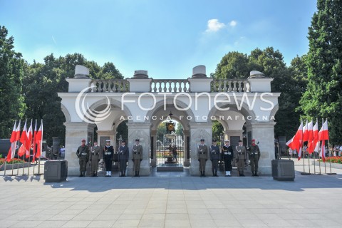  06.08.2015 WARSZAWA<br />INAUGURACJA PREZYDENTA RP ANDRZEJA DUDY<br />UROCZYSTOSC PRZYJECIA PRZEZ PREZYDENTA RP ZWIERZCHNICTWA NAD SILAMI ZBROJNYMI<br />N/Z GROB NIEZNANEGO ZOLNIERZA NA PLACU MARSZALKA JOZEFA PILSUDSKIEGO<br /> 