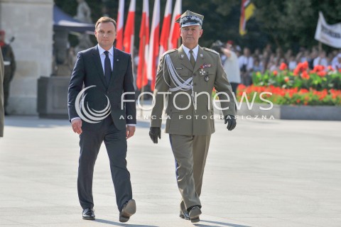 06.08.2015 WARSZAWA<br />INAUGURACJA PREZYDENTA RP ANDRZEJA DUDY<br />UROCZYSTOSC PRZYJECIA PRZEZ PREZYDENTA RP ZWIERZCHNICTWA NAD SILAMI ZBROJNYMI<br />N/Z PREZYDENT ANDRZEJ DUDA GENERAL WIESLAW GRUDZINSKI<br /> 