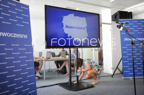  14.08.2015 WARSZAWA<br />RYSZARD PETRU PRZEDSTAWIA NOWE LOGO STOWARZYSZENIA NOWOCZESNA<br />N/Z LOGO<br /> 