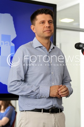  14.08.2015 WARSZAWA<br />RYSZARD PETRU PRZEDSTAWIA NOWE LOGO STOWARZYSZENIA NOWOCZESNA<br />N/Z RYSZARD PETRU<br /> 