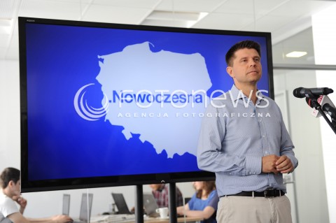 Ryszard Petru przedstawił nowe logo partii w Warszawie