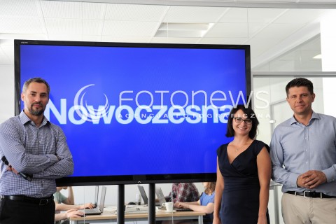  14.08.2015 WARSZAWA<br />RYSZARD PETRU PRZEDSTAWIA NOWE LOGO STOWARZYSZENIA NOWOCZESNA<br />N/Z RYSZARD PETRU KAMILA GASIUK - PIHOWICZ<br /> 