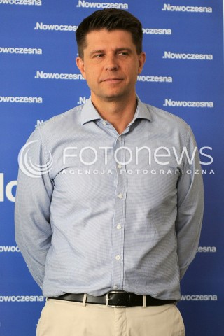  14.08.2015 WARSZAWA<br />RYSZARD PETRU PRZEDSTAWIA NOWE LOGO STOWARZYSZENIA NOWOCZESNA<br />N/Z RYSZARD PETRU<br /> 