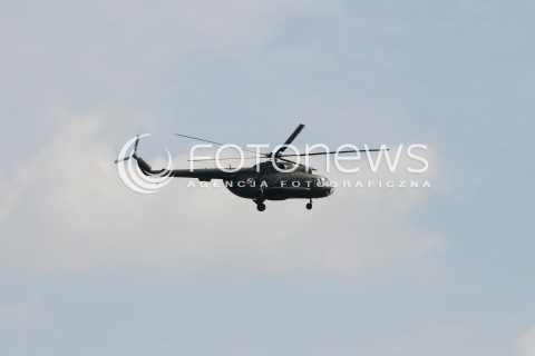  15.08.2015 WARSZAWA<br />OBCHODY SWIETA WOJSKA POLSKIEGO<br />DEFILADA POLSKICH SIL POWIETRZNYCH NAD WARSZAWA<br />N/Z HELIKOPTER SMIGLOWIEC WOJSKOWY MI-8 MI8 MI 8<br /> 