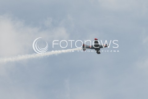  15.08.2015 WARSZAWA<br />OBCHODY SWIETA WOJSKA POLSKIEGO<br />DEFILADA POLSKICH SIL POWIETRZNYCH NAD WARSZAWA<br />N/Z SAMOLOT SZKOLNY PZL-130 PZL 130 ORLIK<br /> 