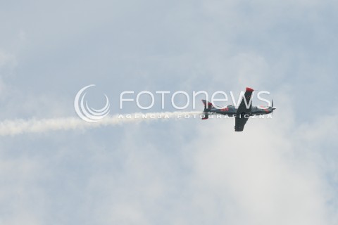  15.08.2015 WARSZAWA<br />OBCHODY SWIETA WOJSKA POLSKIEGO<br />DEFILADA POLSKICH SIL POWIETRZNYCH NAD WARSZAWA<br />N/Z SAMOLOT SZKOLNY PZL-130 PZL 130 ORLIK<br /> 