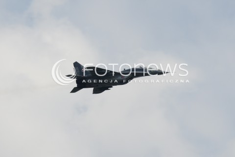  15.08.2015 WARSZAWA<br />OBCHODY SWIETA WOJSKA POLSKIEGO<br />DEFILADA POLSKICH SIL POWIETRZNYCH NAD WARSZAWA<br />N/Z SAMOLOT WOJSKOWY MIG-29 MIG29 MIG 29<br /> 