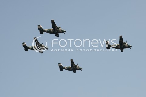  15.08.2015 WARSZAWA<br />OBCHODY SWIETA WOJSKA POLSKIEGO<br />DEFILADA POLSKICH SIL POWIETRZNYCH NAD WARSZAWA<br />N/Z SAMOLOTY WOJSKOWE PZL M-28 M28 M 28 SKYTRUCK<br /> 