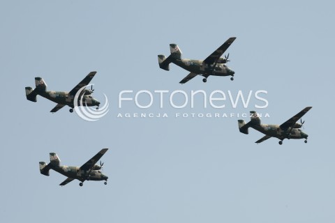  15.08.2015 WARSZAWA<br />OBCHODY SWIETA WOJSKA POLSKIEGO<br />DEFILADA POLSKICH SIL POWIETRZNYCH NAD WARSZAWA<br />N/Z SAMOLOTY WOJSKOWE PZL M-28 M28 M 28 SKYTRUCK<br /> 