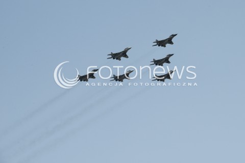  15.08.2015 WARSZAWA<br />OBCHODY SWIETA WOJSKA POLSKIEGO<br />DEFILADA POLSKICH SIL POWIETRZNYCH NAD WARSZAWA<br />N/Z SAMOLOTY WOJSKOWE MIG-29 MIG29 MIG 29<br /> 