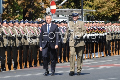  15.08.2015 WARSZAWA<br />
OBCHODY SWIETA WOJSKA POLSKIEGO<br />
UROCZYSTOSCI PANSTWOWE<br />
N/Z WICEPREMIER TOMASZ SIEMONIAK WOJSKO ZOLNIERZE<br />
 