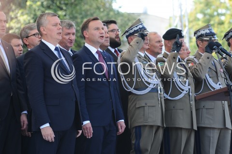  15.08.2015 WARSZAWA<br />
OBCHODY SWIETA WOJSKA POLSKIEGO<br />
UROCZYSTOSCI PANSTWOWE<br />
N/Z PREZYDENT RP ANDRZEJ DUDA WICEPREMIER TOMASZ SIEMONIAK<br />
 
