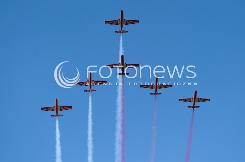  15.08.2015 WARSZAWA<br />OBCHODY SWIETA WOJSKA POLSKIEGO<br />UROCZYSTOSCI PANSTWOWE<br />N/Z SAMOLOTY WOJSKOWE PZL TS-11 TS11 ISKRA<br /> 