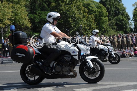  15.08.2015 WARSZAWA<br />OBCHODY SWIETA WOJSKA POLSKIEGO<br />UROCZYSTOSCI PANSTWOWE<br />N/Z POLICJA MOTOR MOTOCYKL<br /> 