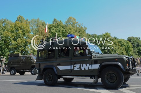  15.08.2015 WARSZAWA<br />OBCHODY SWIETA WOJSKA POLSKIEGO<br />UROCZYSTOSCI PANSTWOWE<br />N/Z POJAZD WOJSKOWY ZANDARMERIA WOJSKOWA ZW<br /> 