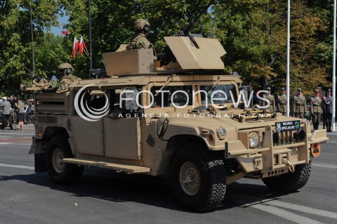  15.08.2015 WARSZAWA<br />OBCHODY SWIETA WOJSKA POLSKIEGO<br />UROCZYSTOSCI PANSTWOWE<br />N/Z POJAZD WOJSKOWY HUMMER<br /> 