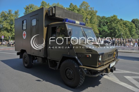  15.08.2015 WARSZAWA<br />OBCHODY SWIETA WOJSKA POLSKIEGO<br />UROCZYSTOSCI PANSTWOWE<br />N/Z POJAZD WOJSKOWY AMBULANS KARETKA<br /> 