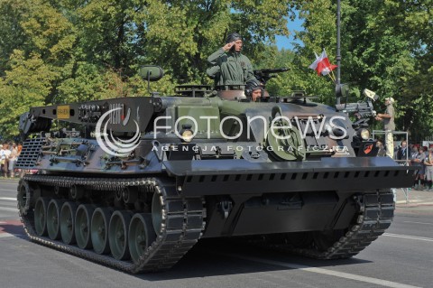  15.08.2015 WARSZAWA<br />OBCHODY SWIETA WOJSKA POLSKIEGO<br />UROCZYSTOSCI PANSTWOWE<br />N/Z POJAZD WOJSKOWY CZOLG<br /> 