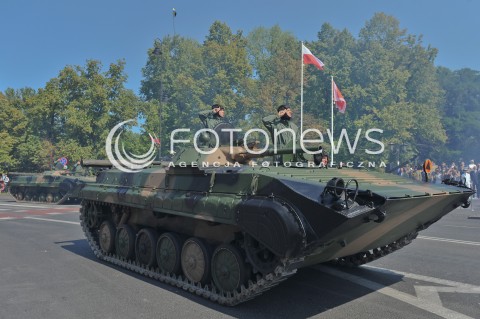  15.08.2015 WARSZAWA<br />OBCHODY SWIETA WOJSKA POLSKIEGO<br />UROCZYSTOSCI PANSTWOWE<br />N/Z POJAZD WOJSKOWY CZOLG<br /> 