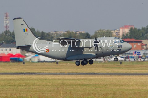  22.08.2015 RADOM <br />MIEDZYNARODOWE POKAZY LOTNICZE RADOM AIRSHOW 2015 <br />PODCZAS POKAZOW ZAPREZENTOWANYCH ZOSTANIE 180 STATKOW POWIETRZNYCH Z 22 KRAJOW <br />N/Z SAMOLOT TRANSPORTOWY C-160 TRANSALL RUMUNSKICH SIL POWIETRZNYCH<br /> 