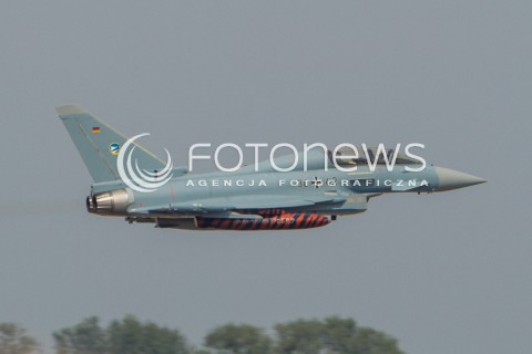  22.08.2015 RADOM <br />MIEDZYNARODOWE POKAZY LOTNICZE RADOM AIRSHOW 2015 <br />PODCZAS POKAZOW ZAPREZENTOWANYCH ZOSTANIE 180 STATKOW POWIETRZNYCH Z 22 KRAJOW <br />N/Z EUROFIGHTER EF200 TYPHOON NIEMIECKICH SIL POWIETRZNYCH<br /> 