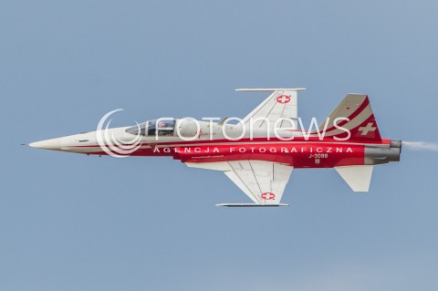  22.08.2015 RADOM <br />MIEDZYNARODOWE POKAZY LOTNICZE RADOM AIRSHOW 2015 <br />PODCZAS POKAZOW ZAPREZENTOWANYCH ZOSTANIE 180 STATKOW POWIETRZNYCH Z 22 KRAJOW <br />N/Z SZWAJCARSKI ZESPOL AKROBACYJNY PATROUILLE SUISSE LATAJACY NA SAMOLOTACH NORTHROP F-5E TIGER II<br /> 