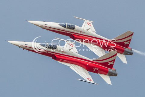  22.08.2015 RADOM <br />MIEDZYNARODOWE POKAZY LOTNICZE RADOM AIRSHOW 2015 <br />PODCZAS POKAZOW ZAPREZENTOWANYCH ZOSTANIE 180 STATKOW POWIETRZNYCH Z 22 KRAJOW <br />N/Z SZWAJCARSKI ZESPOL AKROBACYJNY PATROUILLE SUISSE LATAJACY NA SAMOLOTACH NORTHROP F-5E TIGER II<br /> 