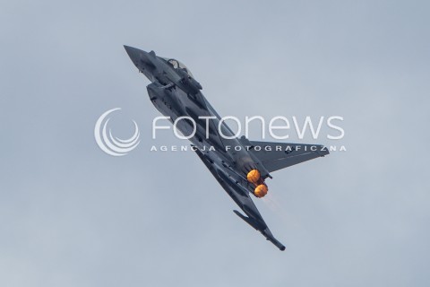  22.08.2015 RADOM <br />MIEDZYNARODOWE POKAZY LOTNICZE RADOM AIRSHOW 2015 <br />PODCZAS POKAZOW ZAPREZENTOWANYCH ZOSTANIE 180 STATKOW POWIETRZNYCH Z 22 KRAJOW <br />N/Z SAMOLOT MYSLIWIEC EUROFIGHTER TYPHOON WLOSKICH SIL POWIETRZNYCH<br /> 