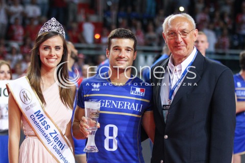  24.08.2015 TORUN ARENA<br />XIII MEMORIAL HUBERTA JERZEGO WAGNERA <br />CEREMONIA ZAKONCZENIA MEMORIALU UROCZYSTOSC DEKORACJA OPRAWA<br />N/Z YOANN JAUMEL  <br />NAGRODA NAJLEPSZY ROZGRYWAJACY<br /> 