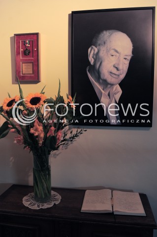  26.08.2015 WARSZAWA <br />FESTIWAL SINGERA <br />N/Z KSIEGA PAMIATKOWA SZYMON SZURMIER BYLY DYREKTOR TEATRU ZYDOWSKIEGO<br /> 