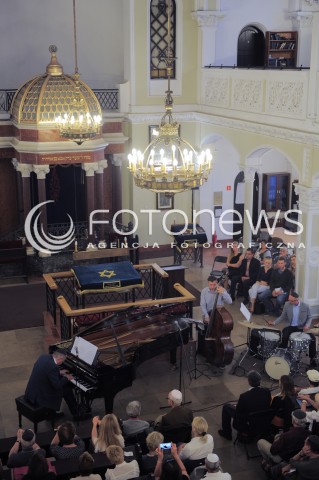  26.08.2015 WARSZAWA <br />FESTIWAL SINGERA <br />SYNAGOGA IM NOZYKOW <br />N/Z KUBA SIENKIEWICZ  WOJCIECH PULCYN SEBASTIAN FRANKIEWICZ<br /> 