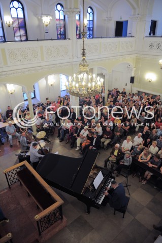  26.08.2015 WARSZAWA <br />FESTIWAL SINGERA <br />SYNAGOGA IM NOZYKOW <br />N/Z KUBA SIENKIEWICZ  WOJCIECH PULCYN SEBASTIAN FRANKIEWICZ<br /> 