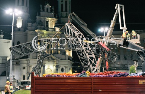 Demontaż Tęczy na Placu Zbawiciela w Warszawie