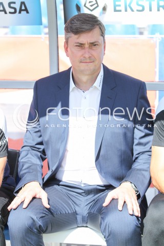  30.08.2015 MIELEC <br />PILKA NOZNA T-MOBILE EKSTRAKLASA SEZON 2015/2016 7. KOLEJKA <br />FOOTBALL POLISH EKSTRAKLASA SEASON 2015/2016 <br />MECZ TERMALICA BRUK-BET NIECIECZA - LECH POZNAN <br />N/Z MACIEJ SKORZA - I TRENER ( HEAD COACH ) SYLWETKA <br /> 