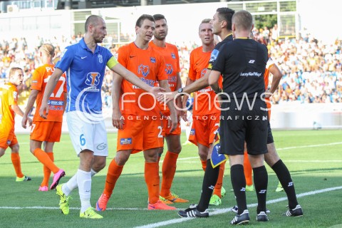  30.08.2015 MIELEC <br />PILKA NOZNA T-MOBILE EKSTRAKLASA SEZON 2015/2016 7. KOLEJKA <br />FOOTBALL POLISH EKSTRAKLASA SEASON 2015/2016 <br />MECZ TERMALICA BRUK-BET NIECIECZA - LECH POZNAN <br />N/Z W2 DAWID SOLDECKI DYSKUSJE KLOTNIE SEDZIOWIE SEDZIA NIEPOROZUMIENIE<br /> 