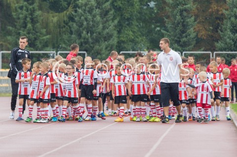  05.09.2015 RZESZOW<br />JUBILEUSZ 110-LECIA KLUBU RESOVIA RZESZOW<br />N/Z PREZENTACJA SEKCJI CWKS RESOVII RZESZOW MLODZI PILKARZE DZIECI<br /> 