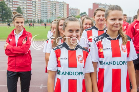  05.09.2015 RZESZOW<br />JUBILEUSZ 110-LECIA KLUBU RESOVIA RZESZOW<br />N/Z PREZENTACJA SEKCJI CWKS RESOVII RZESZOW MLODE PILKARKI SEKCJA KOBIET<br /> 