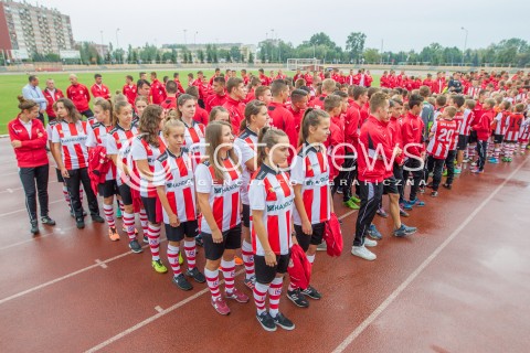 05.09.2015 RZESZOW<br />JUBILEUSZ 110-LECIA KLUBU RESOVIA RZESZOW<br />N/Z PREZENTACJA SEKCJI CWKS RESOVII RZESZOW MLODZI PILKARZE PILKARKI SEKCJA KOBIET<br /> 
