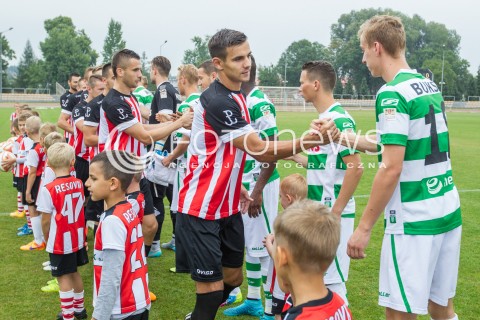  05.09.2015 RZESZOW<br />JUBILEUSZ 110-LECIA KLUBU RESOVIA RZESZOW<br />MECZ CWKS RESOVIA RZESZOW - LECHIA GDANSK<br />N/Z PRZYWITANIE ZAWODNIKOW<br /> 