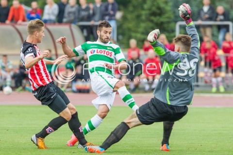  05.09.2015 RZESZOW<br />JUBILEUSZ 110-LECIA KLUBU RESOVIA RZESZOW<br />MECZ CWKS RESOVIA RZESZOW - LECHIA GDANSK<br />N/Z MACIEJ MAKUSZEWSKI KRZYSZTOF RACZEK OBRONA PARADA<br /> 