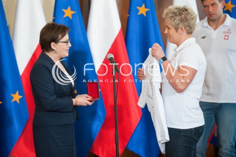  07.09.2015 WARSZAWA<br />SPOTKANIE PREMIER Z MEDALISTAMI MISTRZOSTW SWIATA PEKIN 2015<br />N/Z PREMIER EWA KOPACZ ANITA WLODARCZYK<br /> 