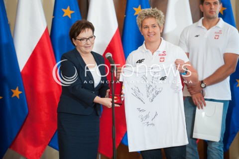  07.09.2015 WARSZAWA<br />SPOTKANIE PREMIER Z MEDALISTAMI MISTRZOSTW SWIATA PEKIN 2015<br />N/Z PREMIER EWA KOPACZ ANITA WLODARCZYK<br /> 